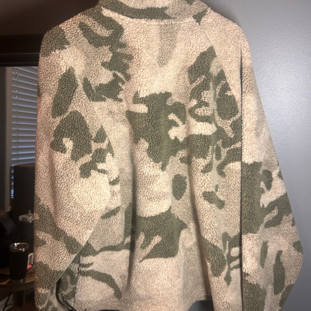 Essentials Jacket - Picture 4 of 5